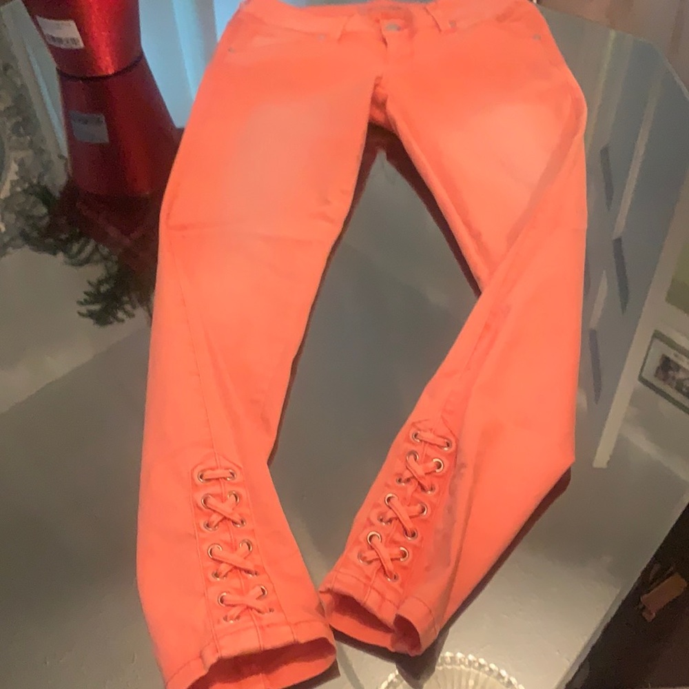 Guess fit nice , medium rise fit to your body